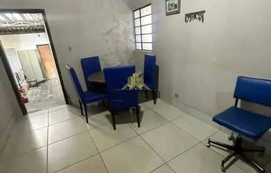 Imagem: A casa possui 3 Dormitórios, 4 Banheiros, 3 Vagas na garagem