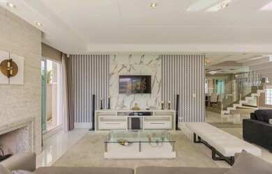 Imagem: A casa em condomínio possui 4 Dormitórios, 5 Banheiros, 4