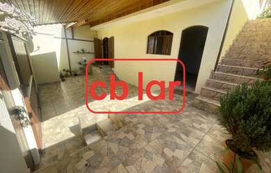 Imagem: A casa possui 3 Dormitórios, 2 Banheiros, 2 Vagas na garagem