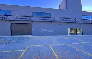 Imagem 2: Galpão no Bairro do Salto, com 300 m², estacionamento rotativos para...