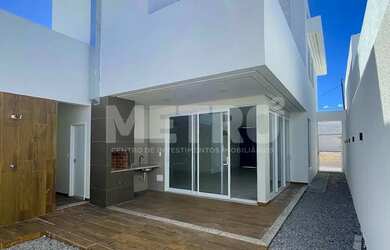 Imagem: A casa em condomínio possui 4 Dormitórios, 3 Banheiros e 200m²