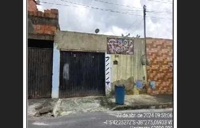 Imagem: A casa possui 2 Dormitórios, 1 Banheiro, 1 Vaga na garagem