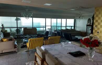 Imagem: O apartamento possui 4 Dormitórios, 5 Banheiros, 4 Vagas na