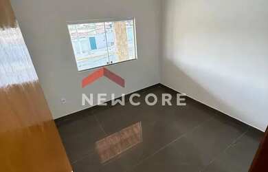 Imagem: A casa possui 3 Dormitórios, 1 Banheiro, 4 Vagas na garagem