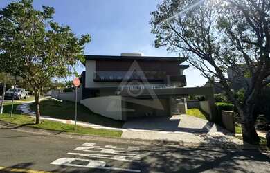 Imagem: A casa em condomínio possui 4 Dormitórios, 5 Banheiros, 4