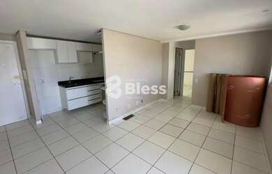 Imagem: O apartamento possui 2 Dormitórios, 1 Banheiro, 2 Vagas na