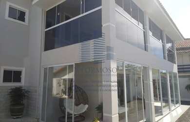 Imagem: A casa possui 5 Dormitórios, 5 Banheiros, 4 Vagas na garagem