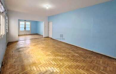 Imagem: A casa possui 3 Dormitórios, 2 Banheiros, 3 Vagas na garagem