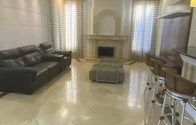 Imagem: A casa possui 4 Dormitórios, 5 Banheiros, 2 Vagas na garagem