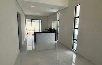 Imagem: A casa em condomínio possui 3 Dormitórios, 2 Banheiros, 2