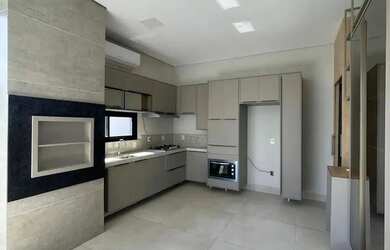 Imagem: A casa em condomínio possui 3 Dormitórios, 4 Banheiros, 2