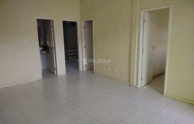 Imagem: A casa em condomínio possui 3 Dormitórios, 2 Banheiros, 336m²