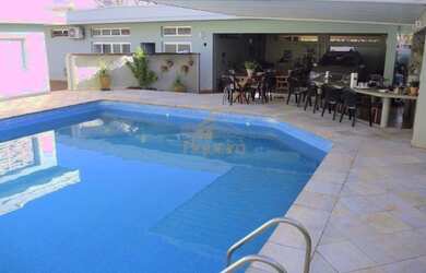 Imagem: A casa possui 3 Dormitórios, 4 Banheiros, 5 Vagas na garagem