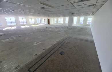 Imagem 13: Sala Comercial para Locação em Salvador, Caminho das Árvores, 8 banheiros,...