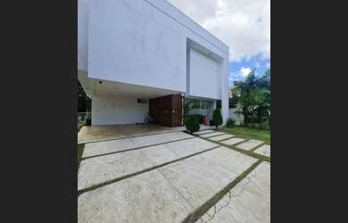 Imagem: A casa possui 4 Dormitórios, 5 Banheiros, 2 Vagas na garagem