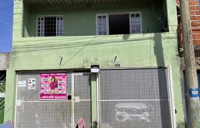 Imagem: A casa possui 5 Dormitórios, 3 Banheiros, 2 Vagas na garagem