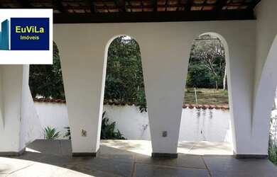 Imagem: A casa possui 3 Dormitórios, 3 Banheiros, 4 Vagas na garagem