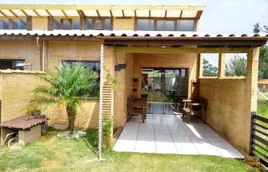 Imagem: A casa possui 2 Dormitórios, 1 Banheiro, 170m² de Área e