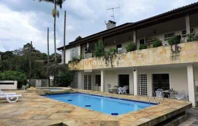 Imagem: A casa possui 5 Dormitórios, 5 Banheiros, 2 Vagas na garagem