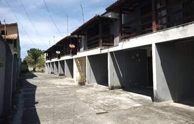 Imagem: A casa possui 2 Dormitórios, 2 Banheiros, 2 Vagas na garagem