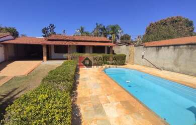 Imagem: A casa possui 3 Dormitórios, 3 Banheiros, 5 Vagas na garagem