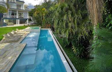 Imagem: A casa possui 4 Dormitórios, 5 Banheiros, 5 Vagas na garagem