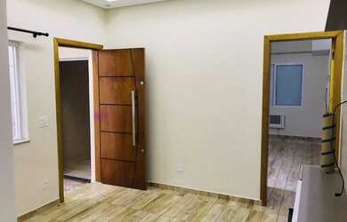 Imagem: A casa possui 3 Dormitórios, 2 Banheiros, 2 Vagas na garagem