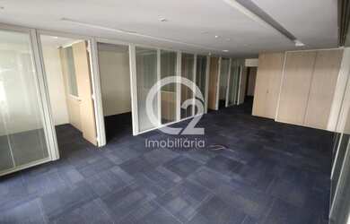 Imagem: O depósito possui 5 Vagas na garagem, 202m² de Área e está