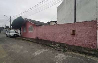 Imagem: A casa possui 2 Dormitórios, 1 Banheiro, 2 Vagas na garagem