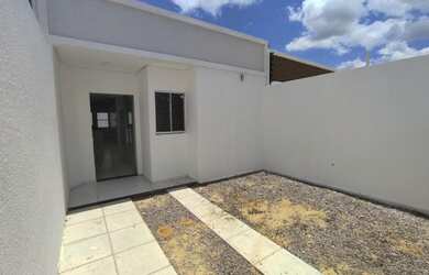 Imagem: A casa possui 3 Dormitórios, 1 Banheiro, 1 Vaga na garagem