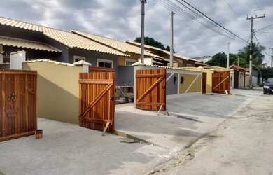 Imagem: A casa possui 2 Dormitórios, 2 Banheiros, 1 Vaga na garagem
