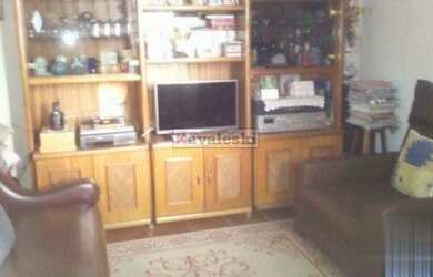 Imagem: A casa possui 2 Dormitórios, 1 Banheiro, 2 Vagas na garagem