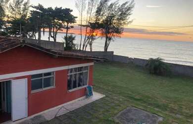 Imagem: A casa possui 3 Dormitórios, 3 Banheiros, 3 Vagas na garagem