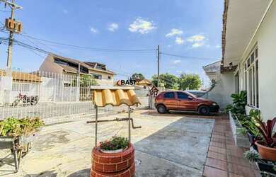 Imagem: A casa possui 4 Dormitórios, 1 Banheiro, 3 Vagas na garagem