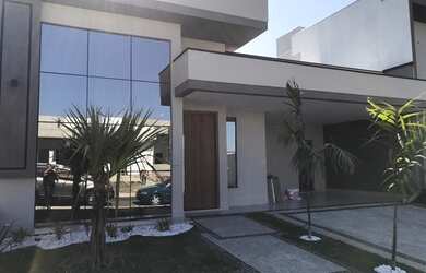 Imagem: A casa em condomínio possui 3 Dormitórios, 2 Banheiros, 4