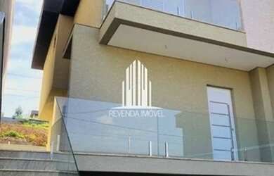 Imagem: A casa possui 3 Dormitórios, 3 Banheiros, 2 Vagas na garagem