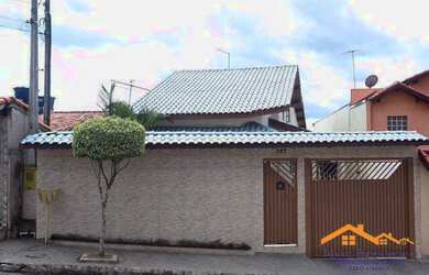 Imagem: A casa possui 3 Dormitórios, 5 Banheiros, 5 Vagas na garagem