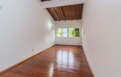 Imagem: A casa em condomínio possui 3 Dormitórios, 4 Banheiros, 2