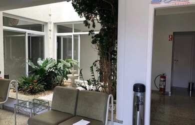 Imagem: O depósito possui 3 Vagas na garagem, 272m² de Área e está