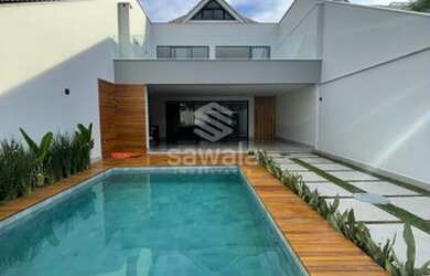 Imagem: A casa em condomínio possui 4 Dormitórios, 5 Banheiros, 3