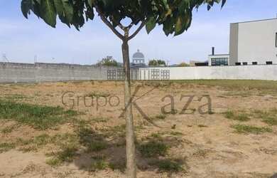 Imagem: O terreno possui 570m² de Área e está localizado em Parque