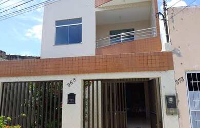 Imagem: A casa possui 3 Dormitórios, 1 Banheiro, 1 Vaga na garagem