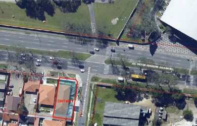 Imagem: A casa possui 3 Dormitórios, 3 Banheiros, 400m² de Área e