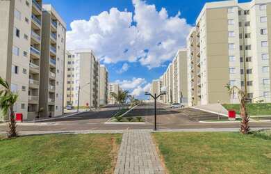 Imagem: O apartamento possui 2 Dormitórios, 1 Banheiro, 1 Vaga na garagem