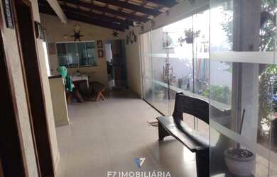 Imagem: A casa em condomínio possui 3 Dormitórios, 2 Banheiros, 240m²