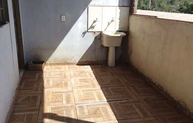 Imagem: A casa possui 1 Dormitório, 1 Banheiro e 5 Vagas na garagem