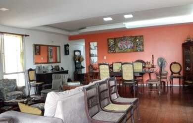 Imagem: O apartamento possui 4 Dormitórios, 2 Banheiros, 1 Vaga na