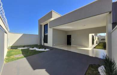 Imagem: A casa possui 3 Dormitórios, 4 Banheiros, 5 Vagas na garagem