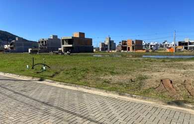 Imagem: O terreno possui 150m² de Área e está localizado em Beira