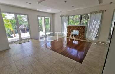 Imagem: A casa em condomínio possui 4 Dormitórios, 4 Banheiros, 5